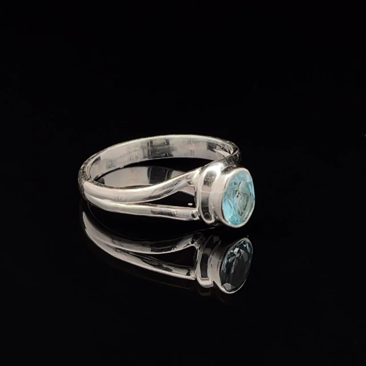 Sterling Silver Swiss Topaz Ring Size 7 - Image 2